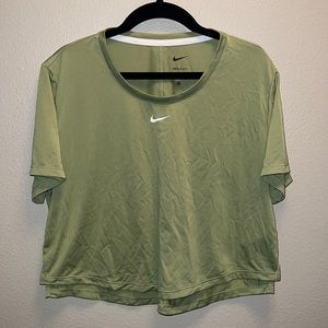 💕BUNDLE💕Women’s Nike Drifit cropped top x2